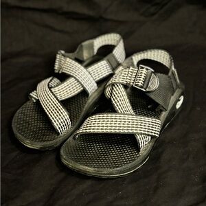 Women’s Chaco cloud black and white